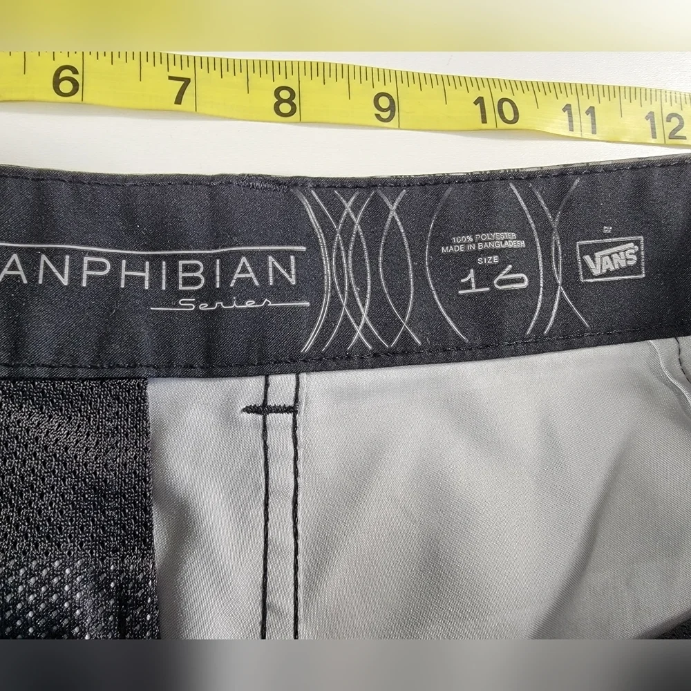VANS Vanphibian Series Hybrid Black grey striped boardShorts, Size 16 (30)